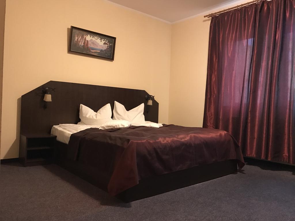 Hotel Cardinal Satu Mare Luaran gambar