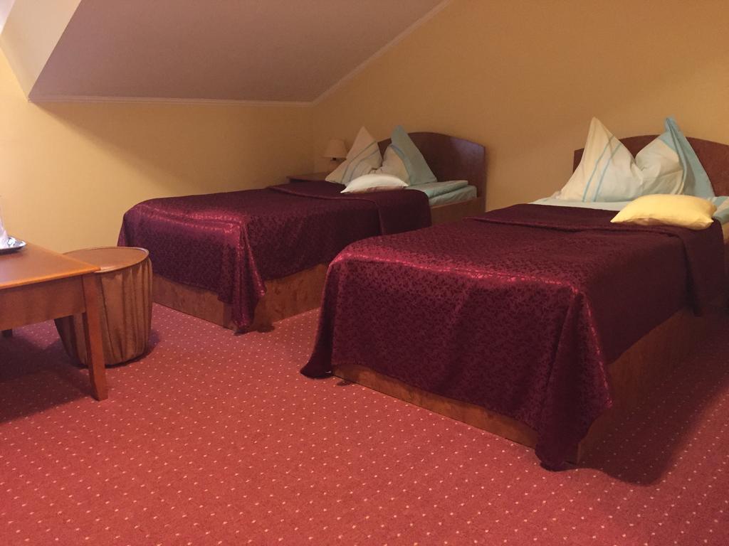 Hotel Cardinal Satu Mare Luaran gambar