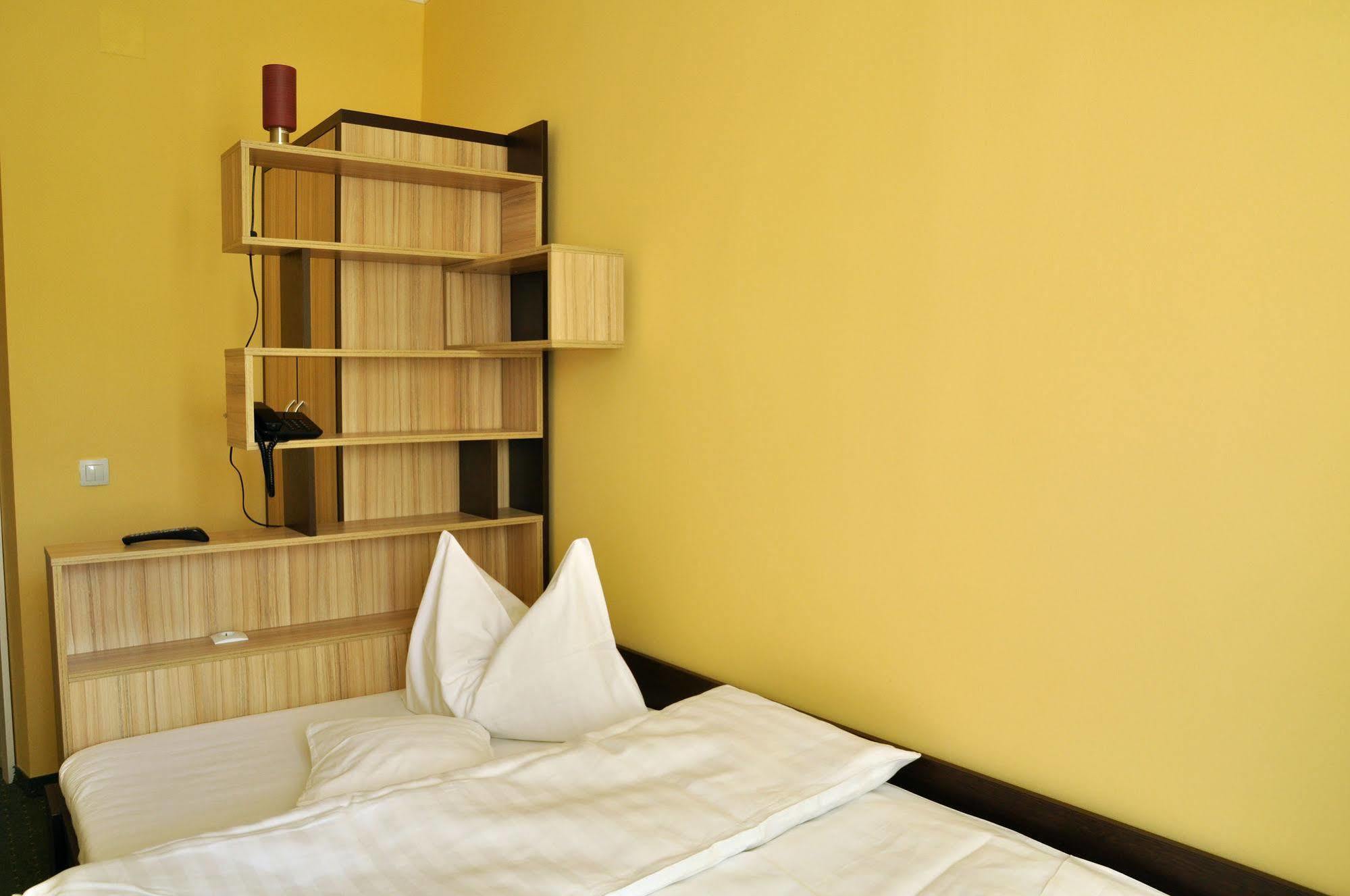 Hotel Cardinal Satu Mare Luaran gambar