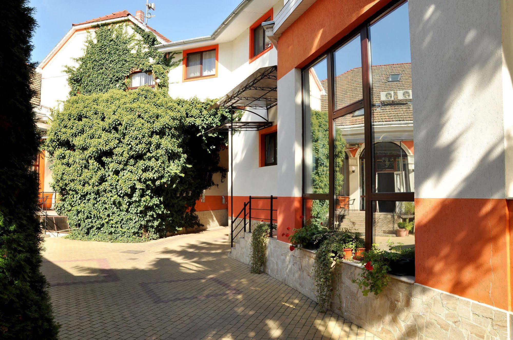 Hotel Cardinal Satu Mare Luaran gambar