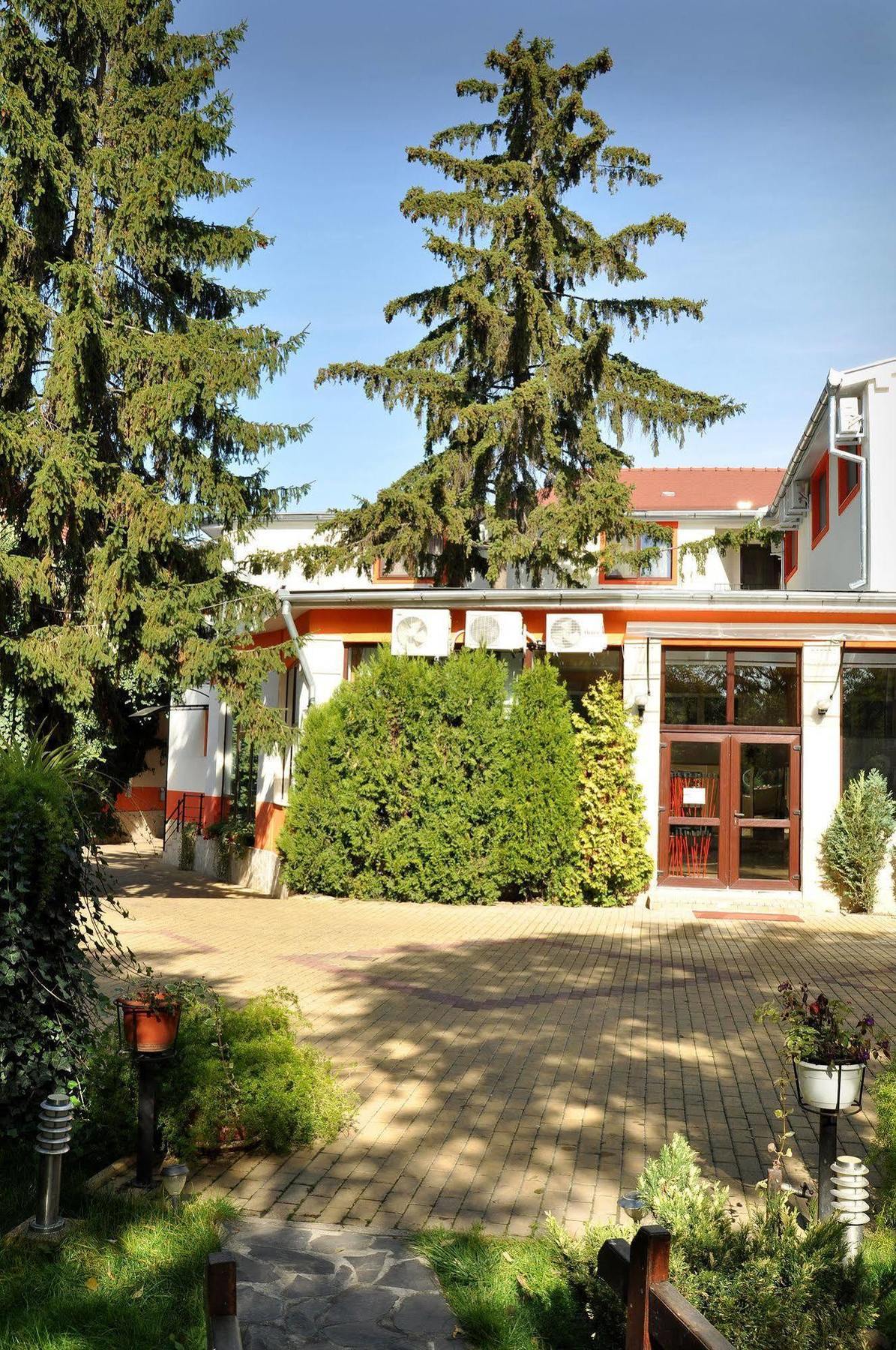 Hotel Cardinal Satu Mare Luaran gambar